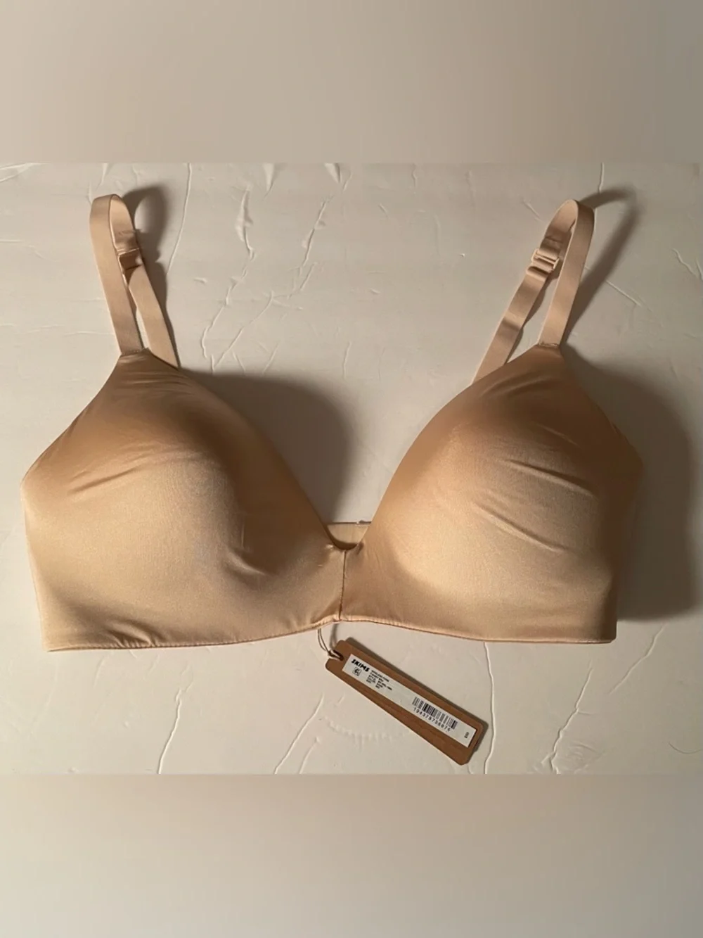 SKIMS NWT Wireless Form T-Shirt Bra Size 36D Color Sand - Picture 3 of 7